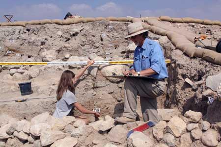 01-11thedig-a.jpg