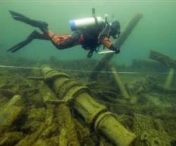 1032728 6 20150824231605 workers removing debris find 18th century shipwreck in maryland