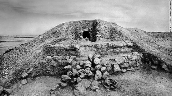 131022172649-bahrain-royal-burial-mound-aali-circa-1954-horizontal-gallery.jpg