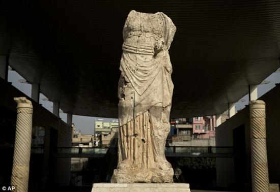 1416093108178 wps 4 a roman statue decorates