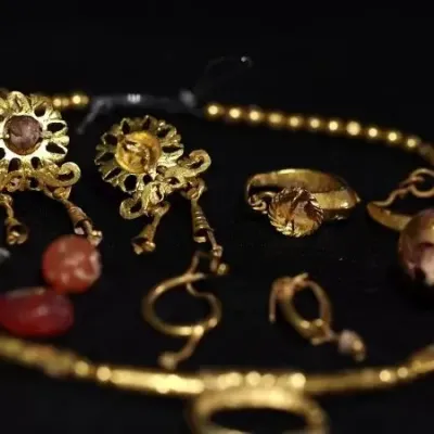 1800 year old jewelry min