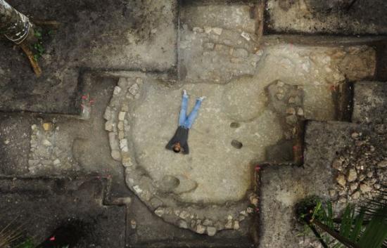 A round structure found in the karinel group one of the residential groups at ceibal c 500 bc photo by takeshi inomata