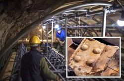 Amphipolis marble door found in third chamber 1