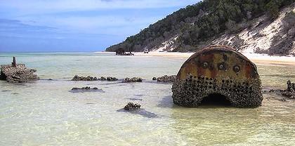 art-4-fairlight-rear-and-normanby-foreground-on-moreton-island-2-420x0.jpg