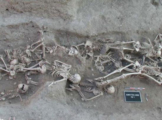 Bubonic plague victims mass grave in martigues france 1720 1721 0