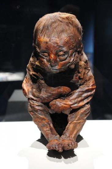 detmold-child-mummy-65265-600x450.jpg