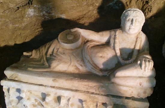 Dnews files 2015 12 etruscan urn 670 jpg