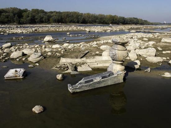 drought-reveals-artifacts-in-poland-river-wide-59588-600x450.jpg