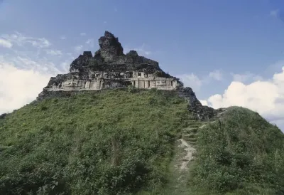 El castillo pyramid belize xunantunich 5079925