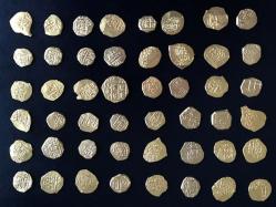 ht-gold-coins-300-years-old-found-treasure-chest-thg-130715-4x3-608.jpg