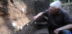 joe-connell-of-coventry-and-district-archaeological-society-at-work-on-the-dig-937807415.jpg