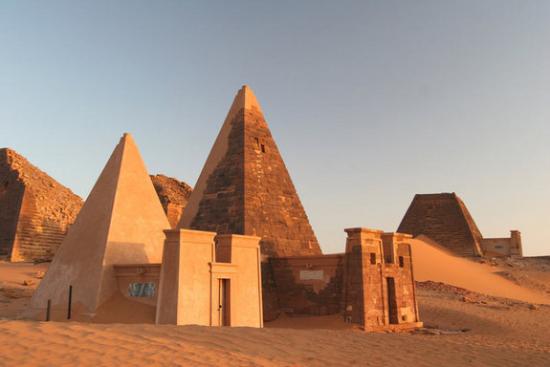 meroe-pyramids.jpg