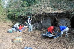 Mtsu students and tdoa personnel excavating outside the cave1438808764 1