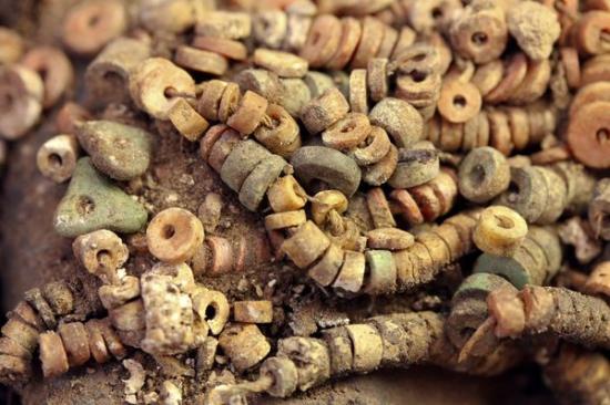 new-untouched-royal-tomb-peru-beads-68841-600x450.jpg