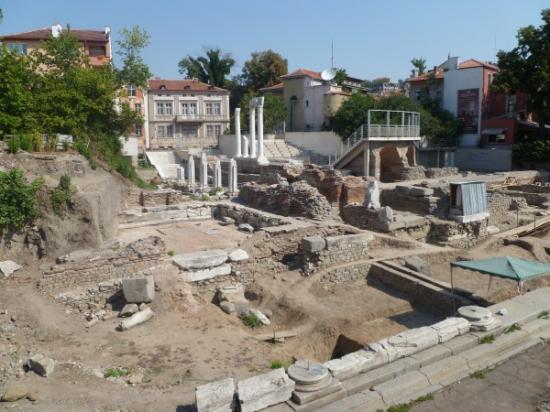 odeon-archaeological-site-plovdiv-photo-clive-leviev-sawyer-600x450.jpg