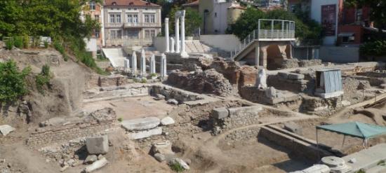 odeon-archaeological-site-plovdiv-photo-clive-leviev-sawyer-604x272.jpg