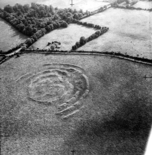 Pic 1 tlachtga from the air courtesy of cambridge university collection of aerial photography 489x500