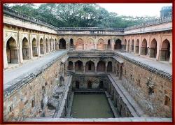 Rajon ki baoli